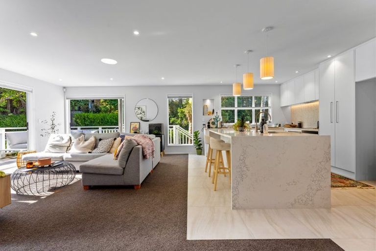 Photo of property in 32a Sandown Road, Rothesay Bay, Auckland, 0630