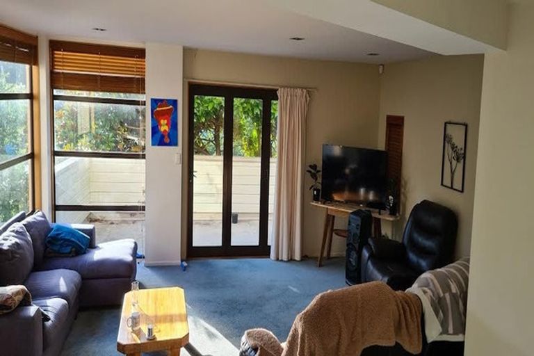Photo of property in 15 Burma Road, Khandallah, Wellington, 6035