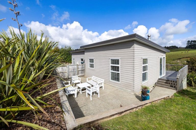 Photo of property in 25 Robertson Street, Raglan, 3225