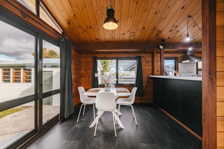 Photo of property in 12 Suzanne Grove, Kelvin Grove, Palmerston North, 4414