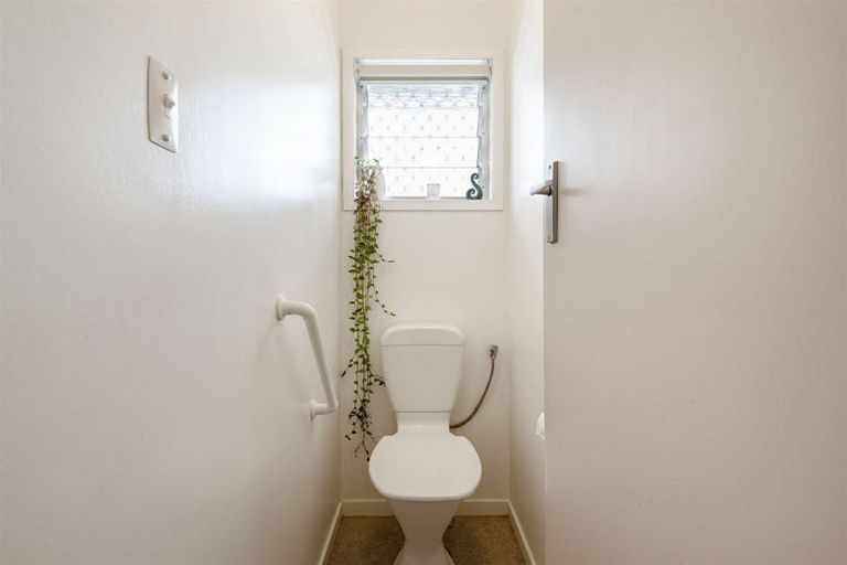 Photo of property in 2/39 Eversleigh Road, Belmont, Auckland, 0622