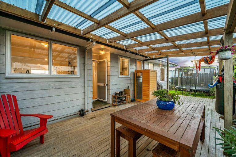 Photo of property in 1/30 Elizabeth Drive, West Harbour, Auckland, 0618