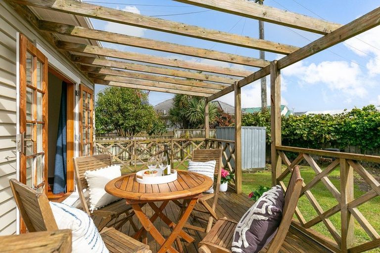 Photo of property in 8 Crawford Green, Miramar, Wellington, 6022