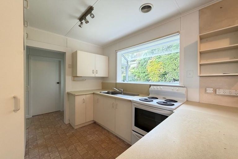 Photo of property in 31 Kahikatea Grove, Paparangi, Wellington, 6037