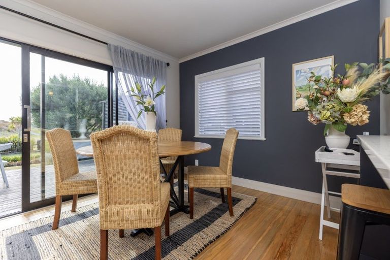 Photo of property in 5 Eatwell Avenue, Paraparaumu Beach, Paraparaumu, 5032