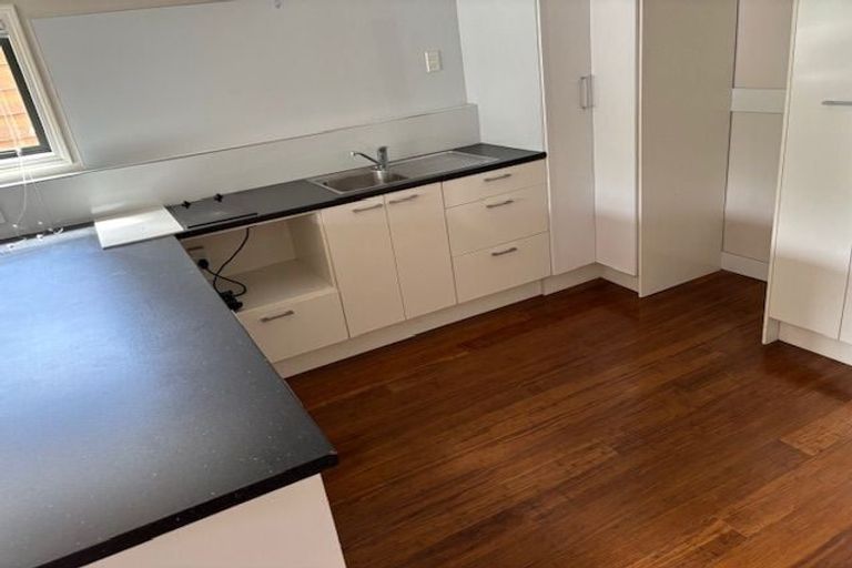 Photo of property in 28 Hiwihau Place, Glenfield, Auckland, 0629