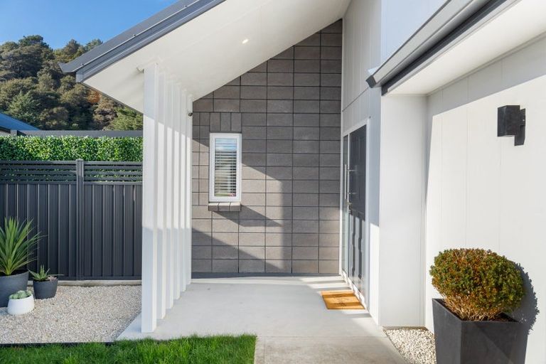 Photo of property in 15 Salisbury Crescent, Wallaceville, Upper Hutt, 5018