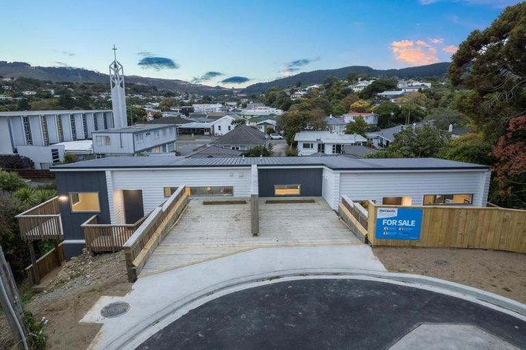 Photo of property in 10a Rewa Terrace, Tawa, Wellington, 5028