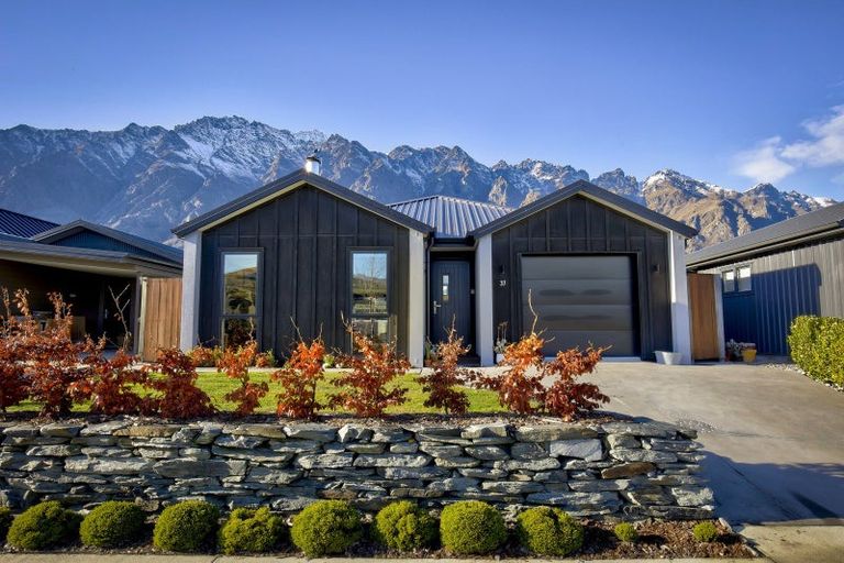 Photo of property in 37 Howden Drive, Jacks Point, 9371