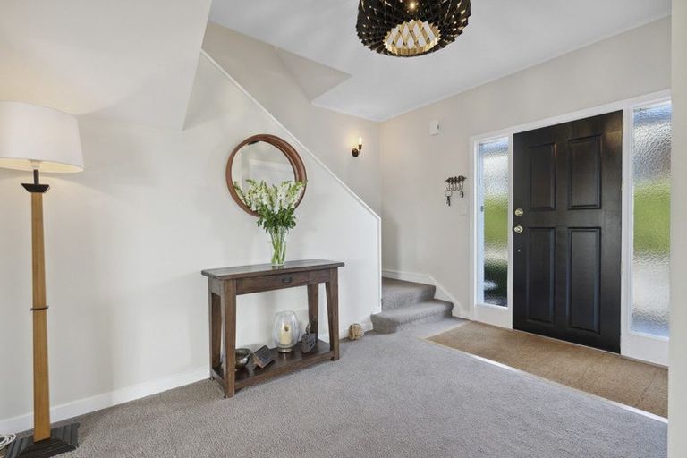 Photo of property in 53 Seaview Road, Paremata, Porirua, 5024