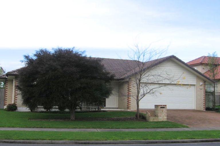 Photo of property in 8 Delmont Close, East Tamaki Heights, Auckland, 2016