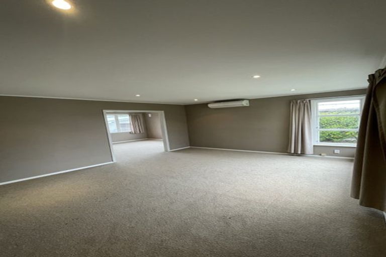 Photo of property in 38 Catlins Crescent, Milson, Palmerston North, 4414