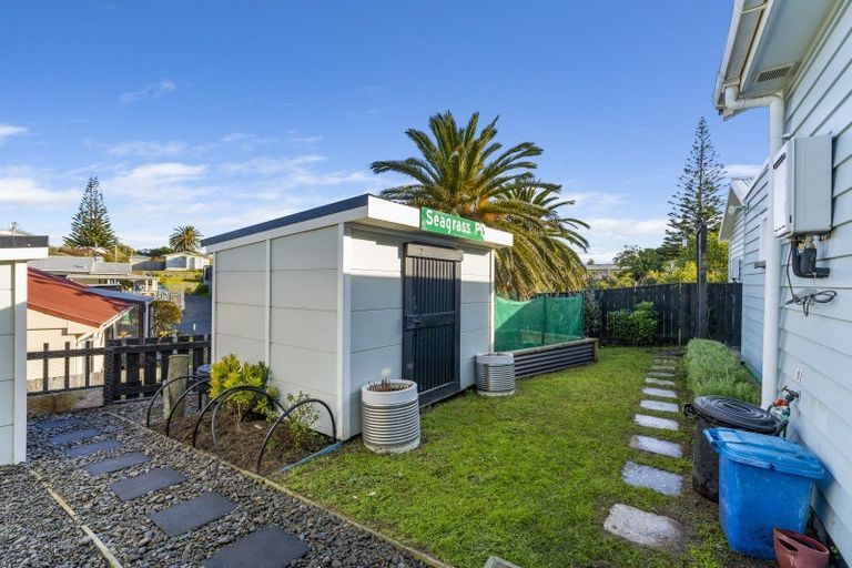 Photo of property in 39 Seagrass Place, Otaki Beach, Otaki, 5512
