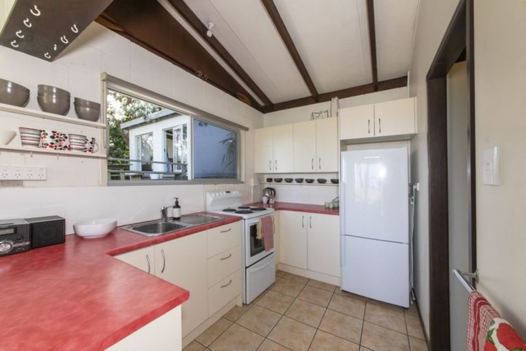 Photo of property in 65 Marine Parade North, Piha, 0772