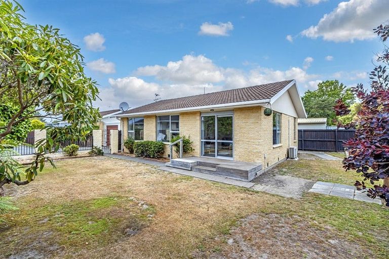 Photo of property in 2/41 Valecrest Avenue, Parklands, Christchurch, 8083