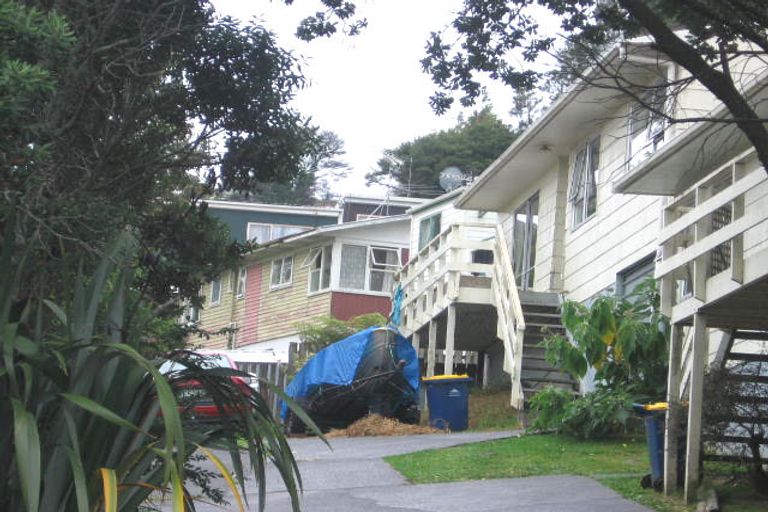 Photo of property in 2/3 Jenanne Place, Totara Vale, Auckland, 0629