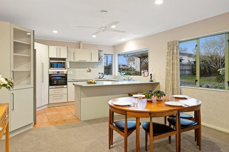 Photo of property in 14 Sunhill Road, Sunnyvale, Auckland, 0612
