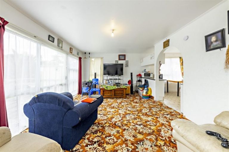 Photo of property in 3 Pushon Place, Clendon Park, Auckland, 2103