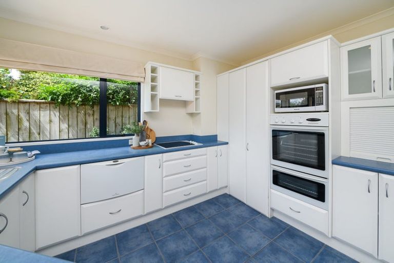 Photo of property in 16 Cloake Way, Palmerston North, 4414