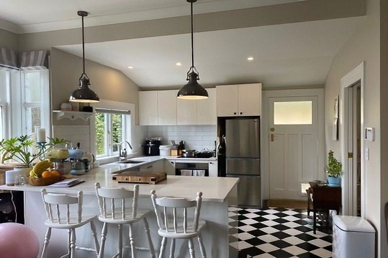 Photo of property in 2/139 Wadestown Road, Wadestown, Wellington, 6012