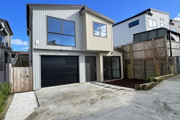Photo of property in 15c Ranch Avenue, Beach Haven, Auckland, 0626