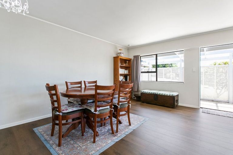 Photo of property in 1/2 West Street, Papakura, 2110