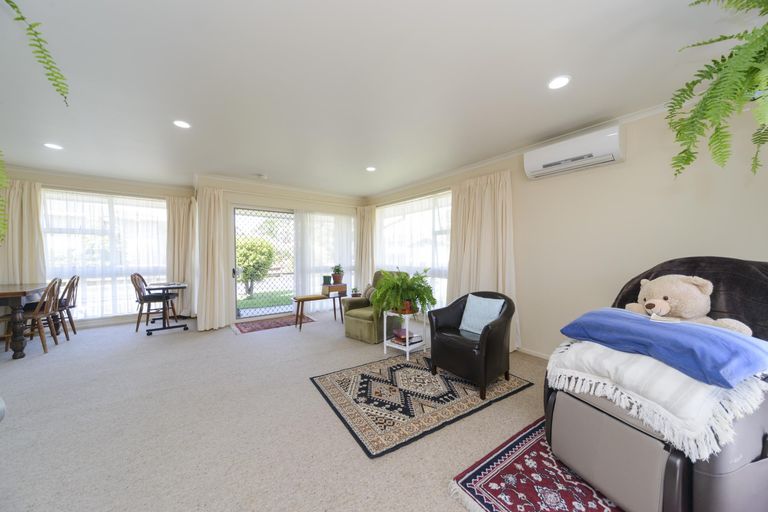 Photo of property in 29a Raglan Avenue, Cloverlea, Palmerston North, 4412