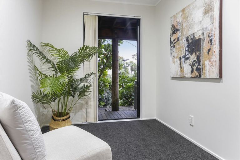 Photo of property in 2/20a Rawene Road, Birkenhead, Auckland, 0626