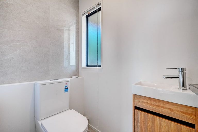 Photo of property in 2/24 Miro Street, New Lynn, Auckland, 0600