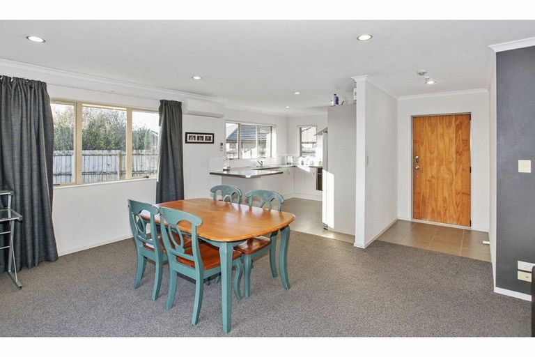Photo of property in 24 Breaker Grove, Waiuku, 2123