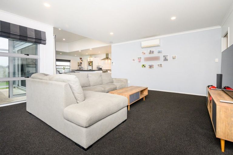 Photo of property in 17 Lorenzo Place, Kelvin Grove, Palmerston North, 4414