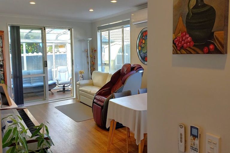 Photo of property in 4 Fernbrook Close, Burswood, Auckland, 2013