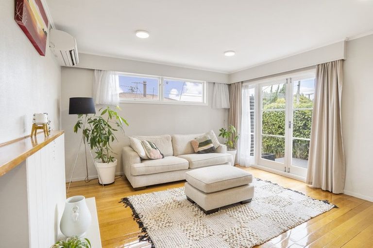 Photo of property in 16 Vera Road, Te Atatu South, Auckland, 0610