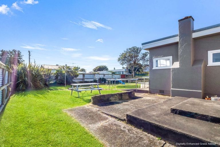 Photo of property in 20 Miro Street, Castlecliff, Whanganui, 4501