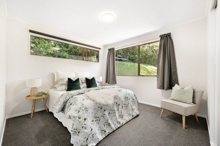 Photo of property in 5 Sasanqua Way, Crofton Downs, Wellington, 6035