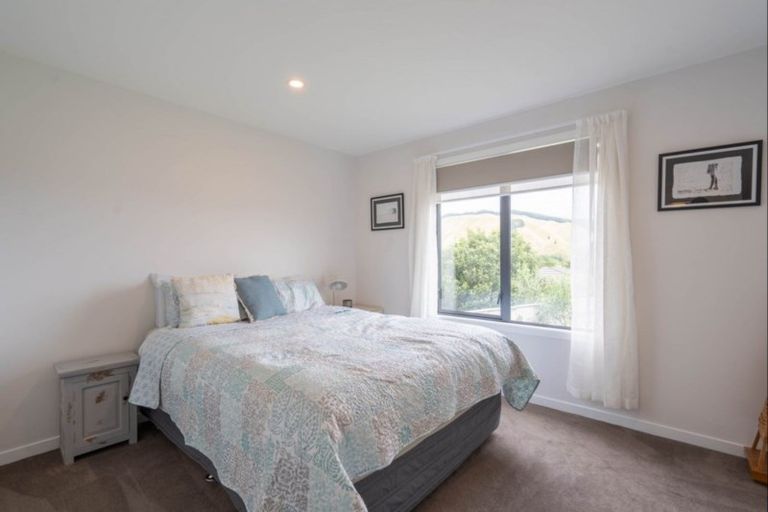 Photo of property in 9 Tauhou Place, Waikanae, 5036