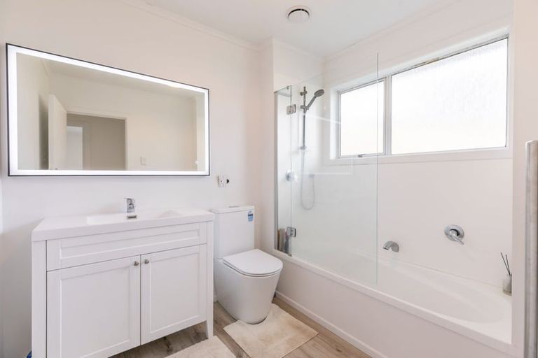 Photo of property in 42 Cyclarama Crescent, Massey, Auckland, 0614