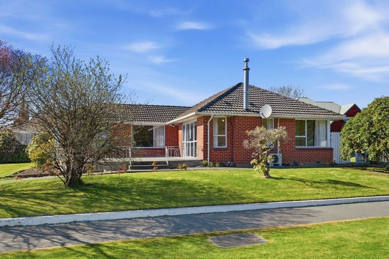 Photo of property in 33 Staveley Street, Avonhead, Christchurch, 8042