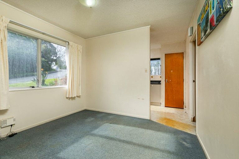 Photo of property in 1/21 Takapu Street, Henderson, Auckland, 0612
