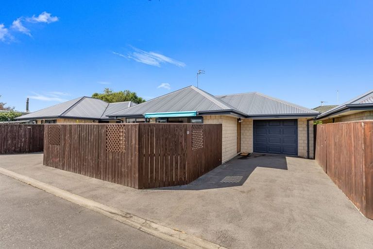 Photo of property in 24b Sawyers Arms Road, Northcote, Christchurch, 8052