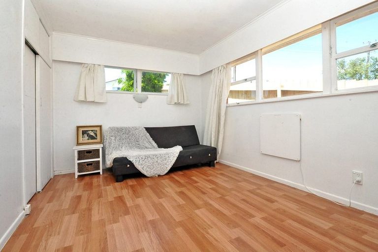 Photo of property in 2/390 Glenfield Road, Glenfield, Auckland, 0629