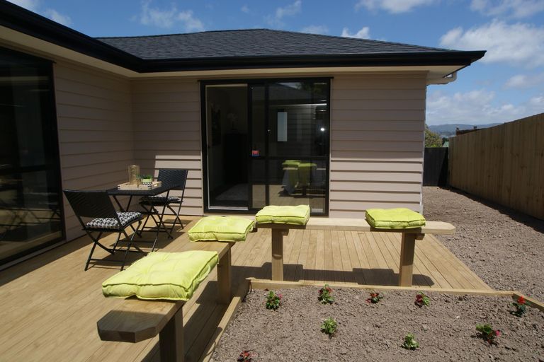 Photo of property in 3a Crompton Road, Massey, Auckland, 0614