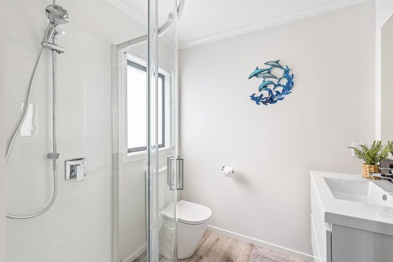 Photo of property in 124 Main Road, Waikanae, 5036