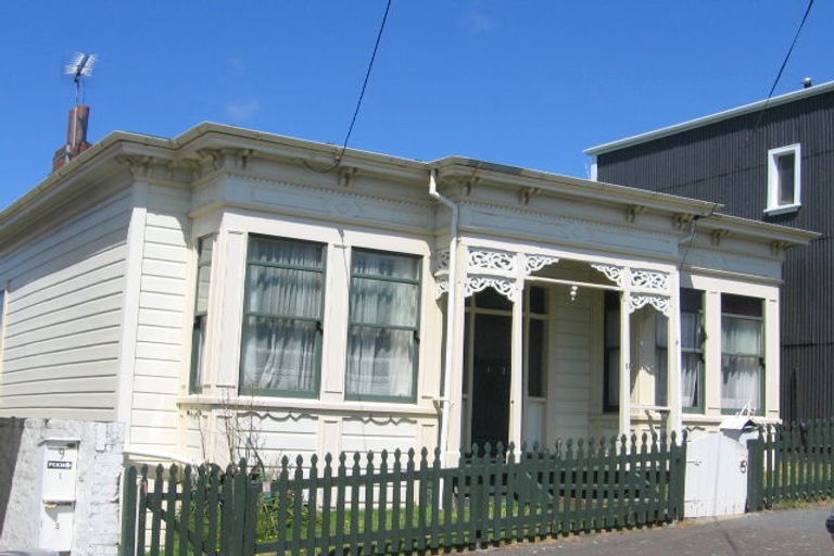 Photo of property in 11 Howard Street, Mount Cook, Wellington, 6021