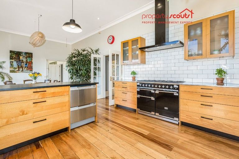 Photo of property in 105 Kelburn Parade, Kelburn, Wellington, 6012