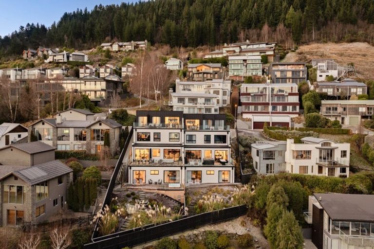 Photo of property in 10 Limerick Lane, Queenstown, 9300