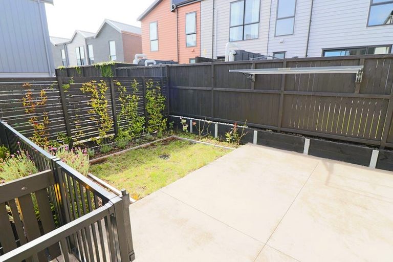 Photo of property in 9 Rangitamiro Place, Hobsonville, Auckland, 0616