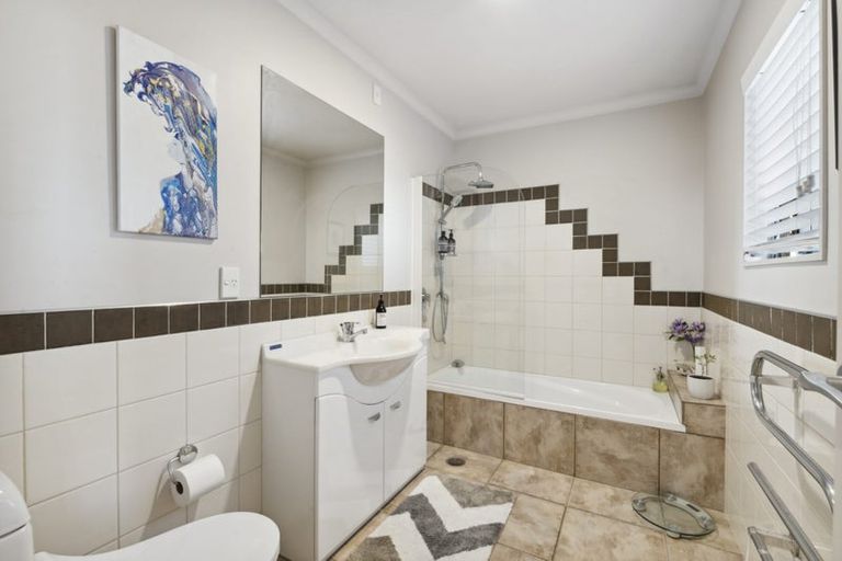 Photo of property in 1/139 Nile Road, Milford, Auckland, 0620