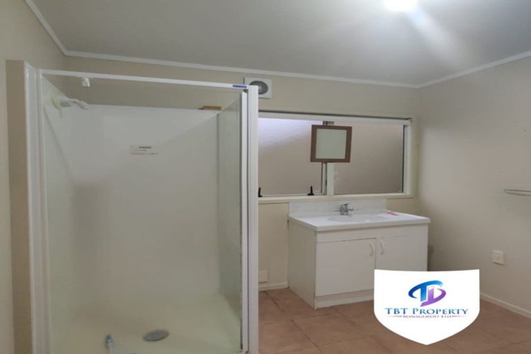 Photo of property in 3/240 Pakuranga Road, Pakuranga Heights, Auckland, 2010