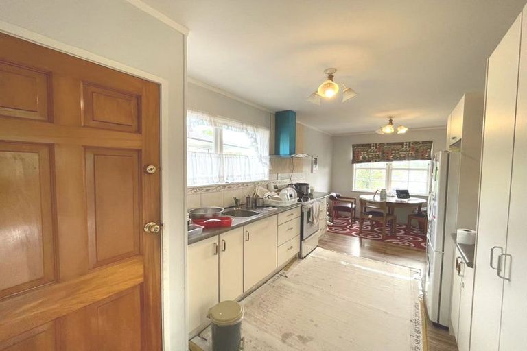 Photo of property in 17 Hillwell Drive, Henderson, Auckland, 0612